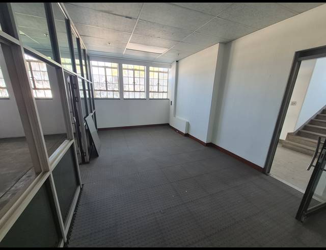 1,554M² WAREHOUSE TO LET IN BENROSE